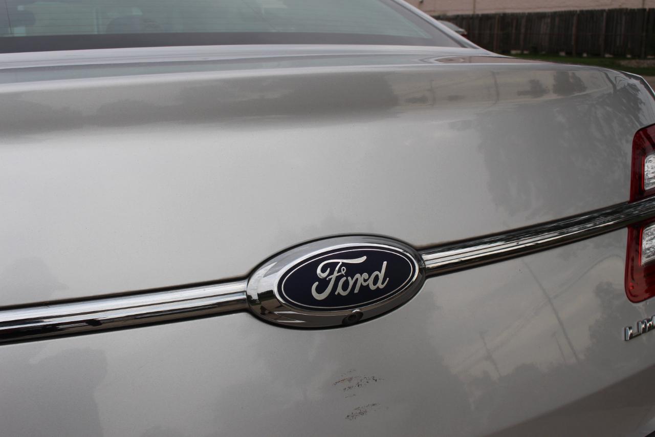 Ford Taurus Limited FWD 2019