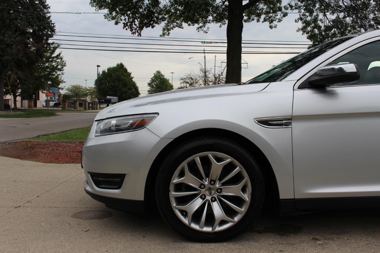 Ford Taurus Limited FWD 2019