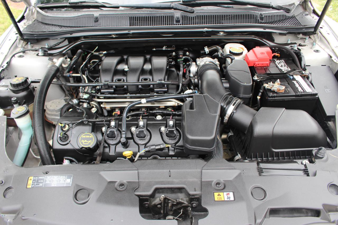 Ford Taurus Limited FWD 2019
