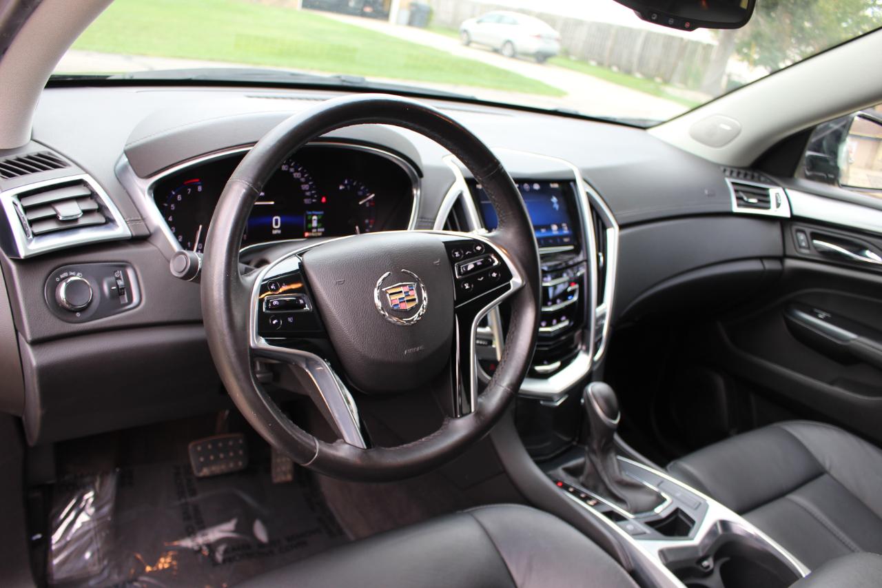 Cadillac SRX Base 2015
