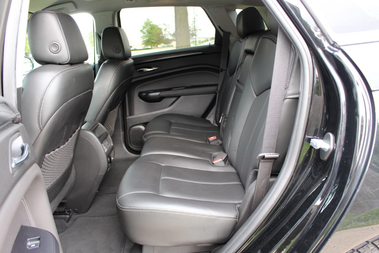 Cadillac SRX Base 2015