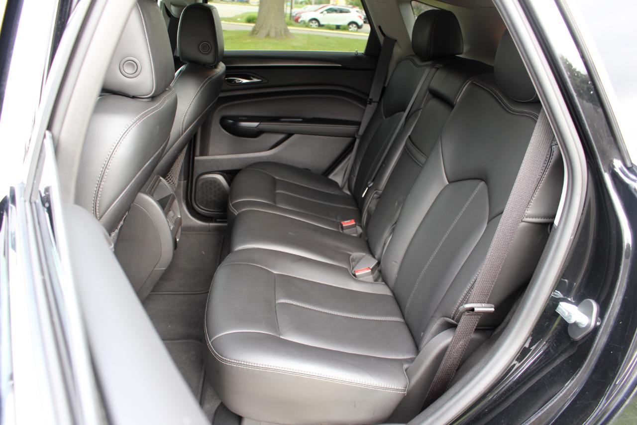 Cadillac SRX Base 2015