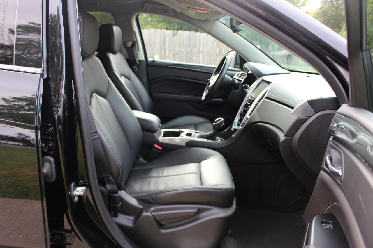 Cadillac SRX Base 2015