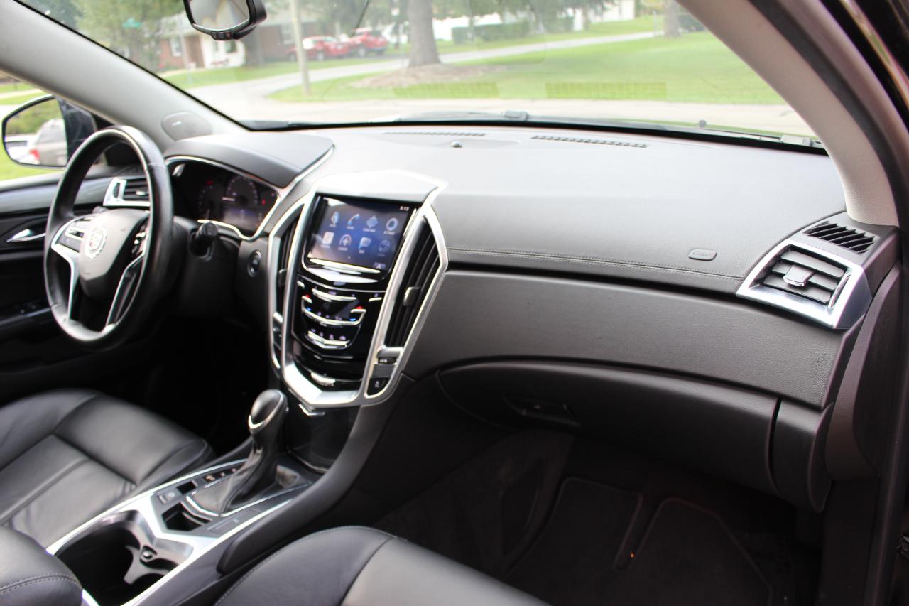 Cadillac SRX Base 2015