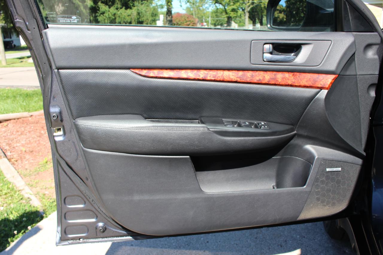 Subaru Outback 2.5i Limited 2011