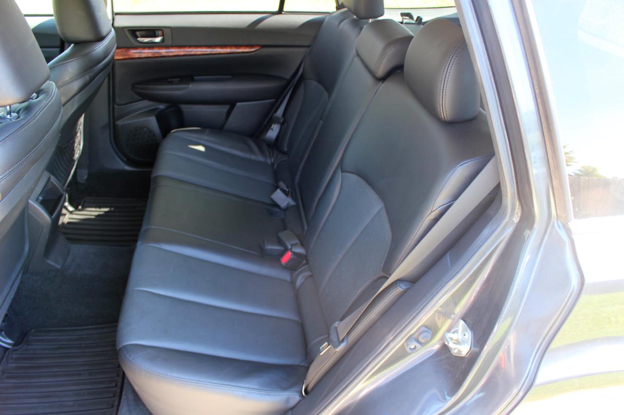 Subaru Outback 2.5i Limited 2011