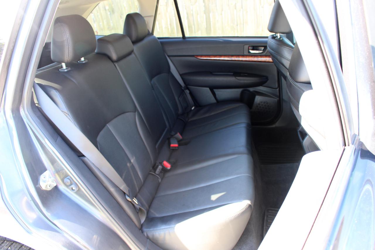 Subaru Outback 2.5i Limited 2011