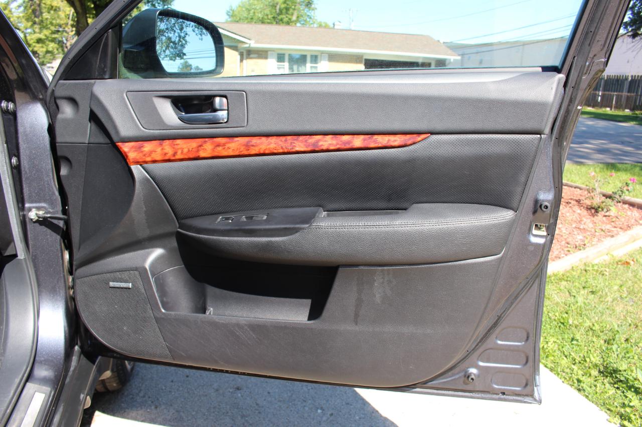 Subaru Outback 2.5i Limited 2011