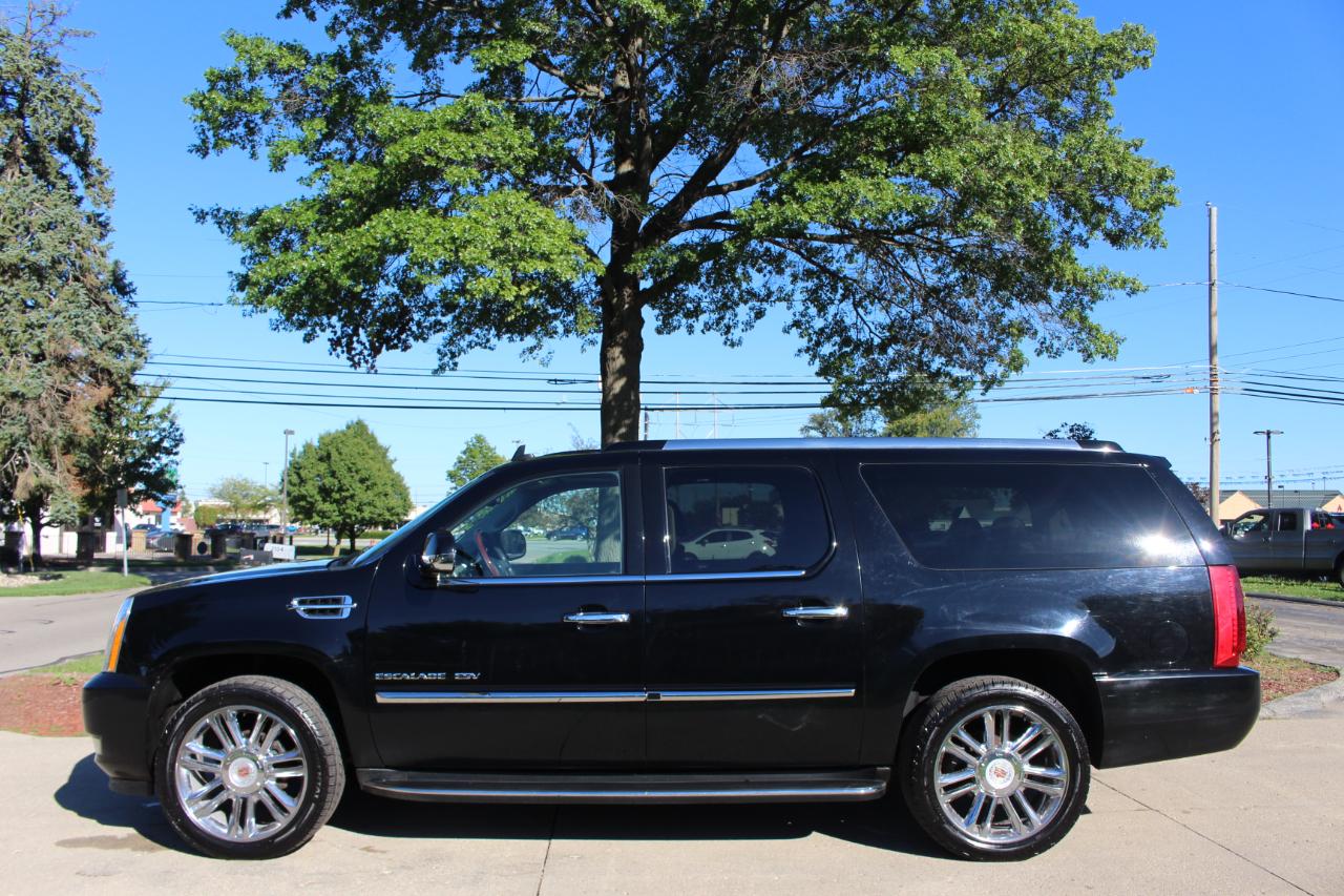 Cadillac Escalade ESV AWD Luxury 2011