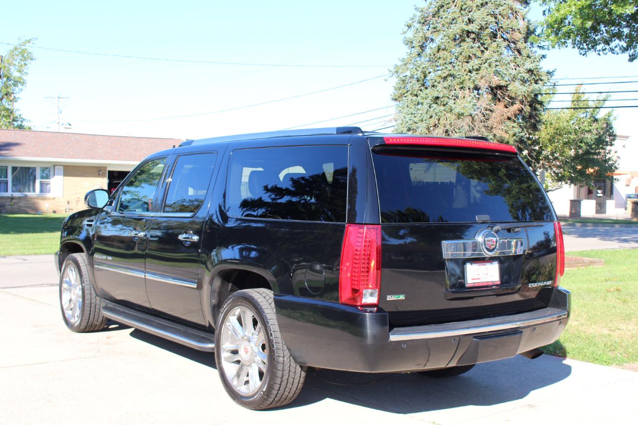 Cadillac Escalade ESV AWD Luxury 2011