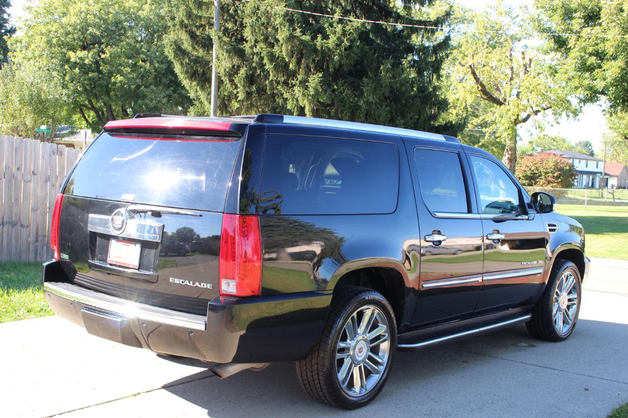 Cadillac Escalade ESV AWD Luxury 2011
