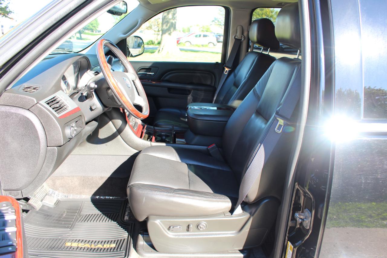 Cadillac Escalade ESV AWD Luxury 2011