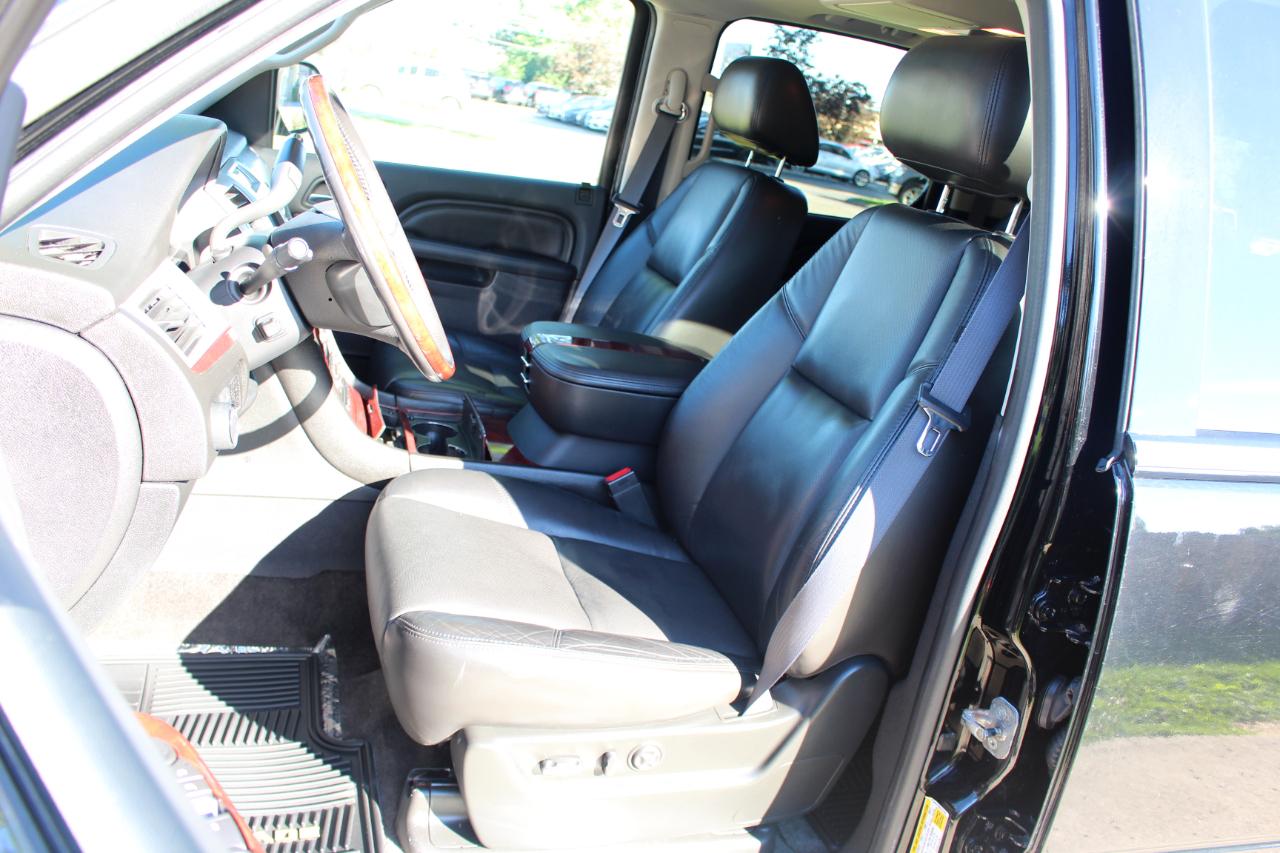 Cadillac Escalade ESV AWD Luxury 2011