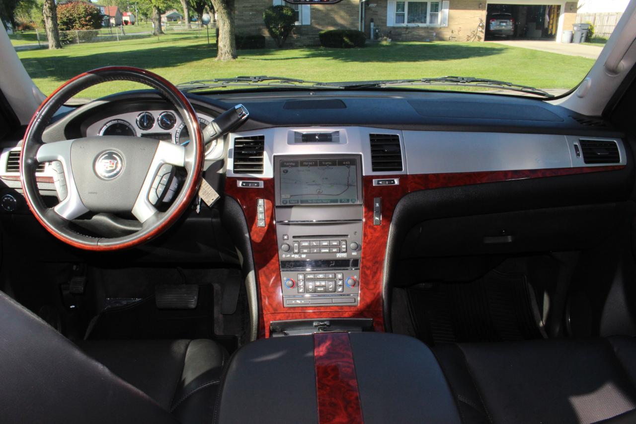 Cadillac Escalade ESV AWD Luxury 2011