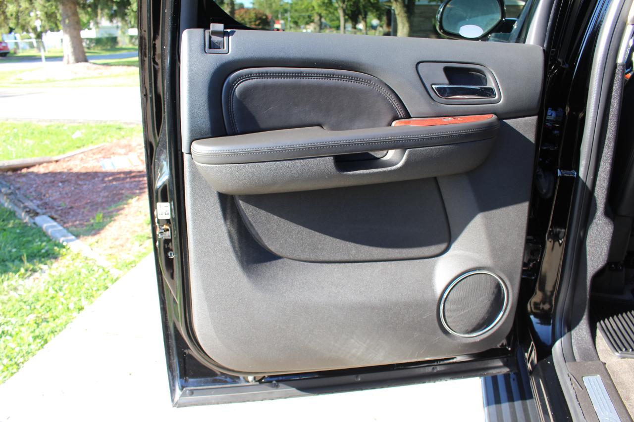 Cadillac Escalade ESV AWD Luxury 2011