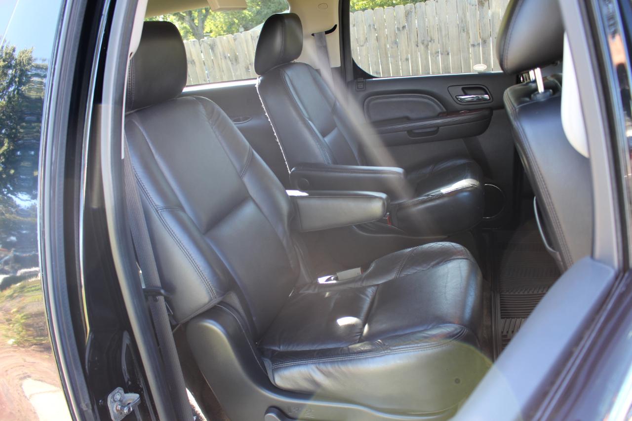 Cadillac Escalade ESV AWD Luxury 2011