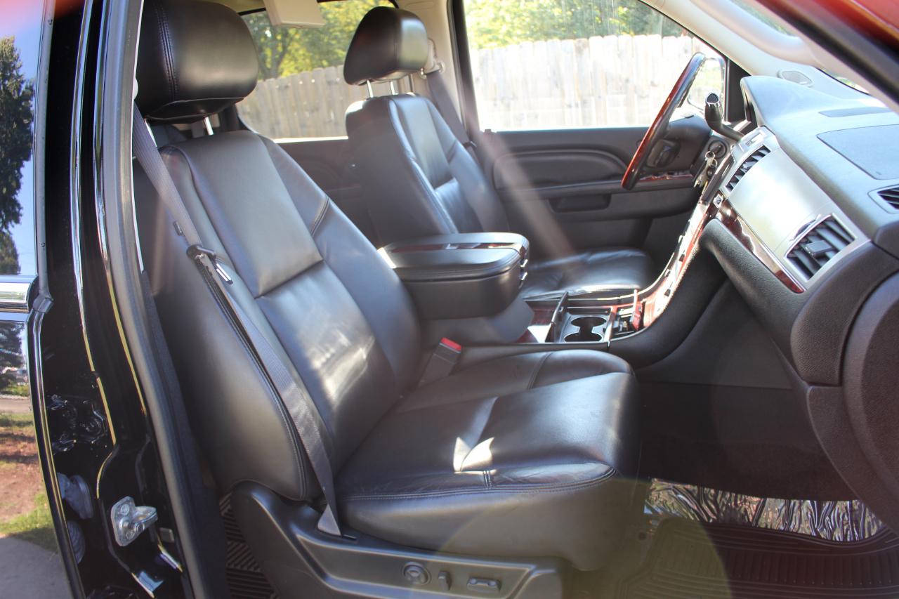 Cadillac Escalade ESV AWD Luxury 2011