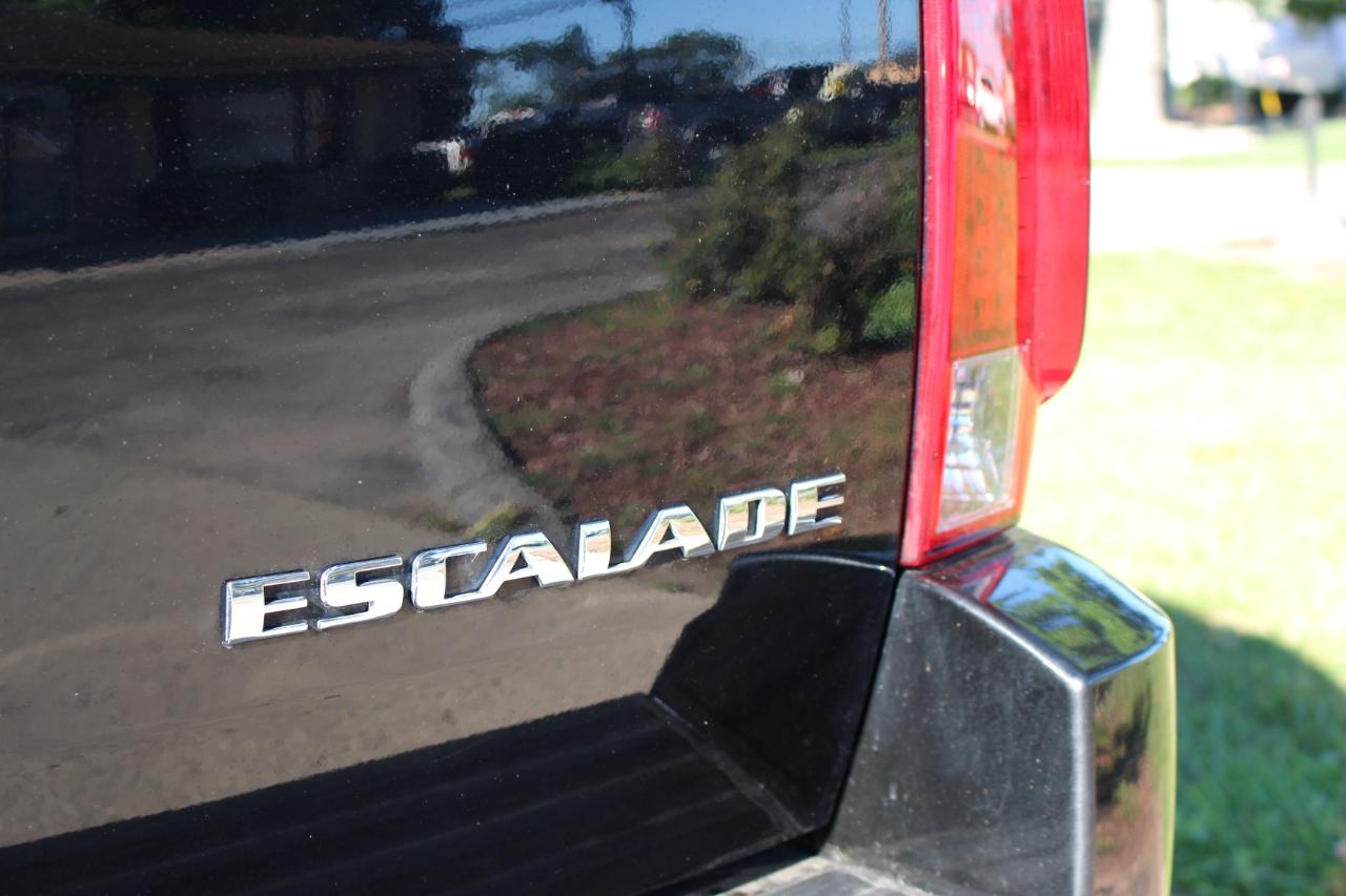 Cadillac Escalade ESV AWD Luxury 2011