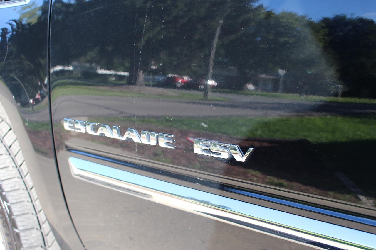 Cadillac Escalade ESV AWD Luxury 2011