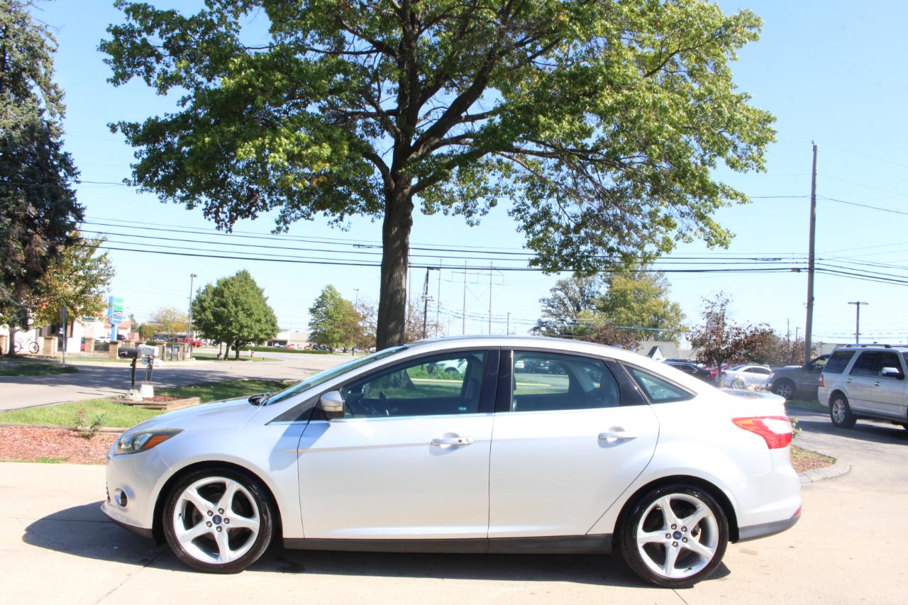 Ford Focus Titanium Sedan 2014