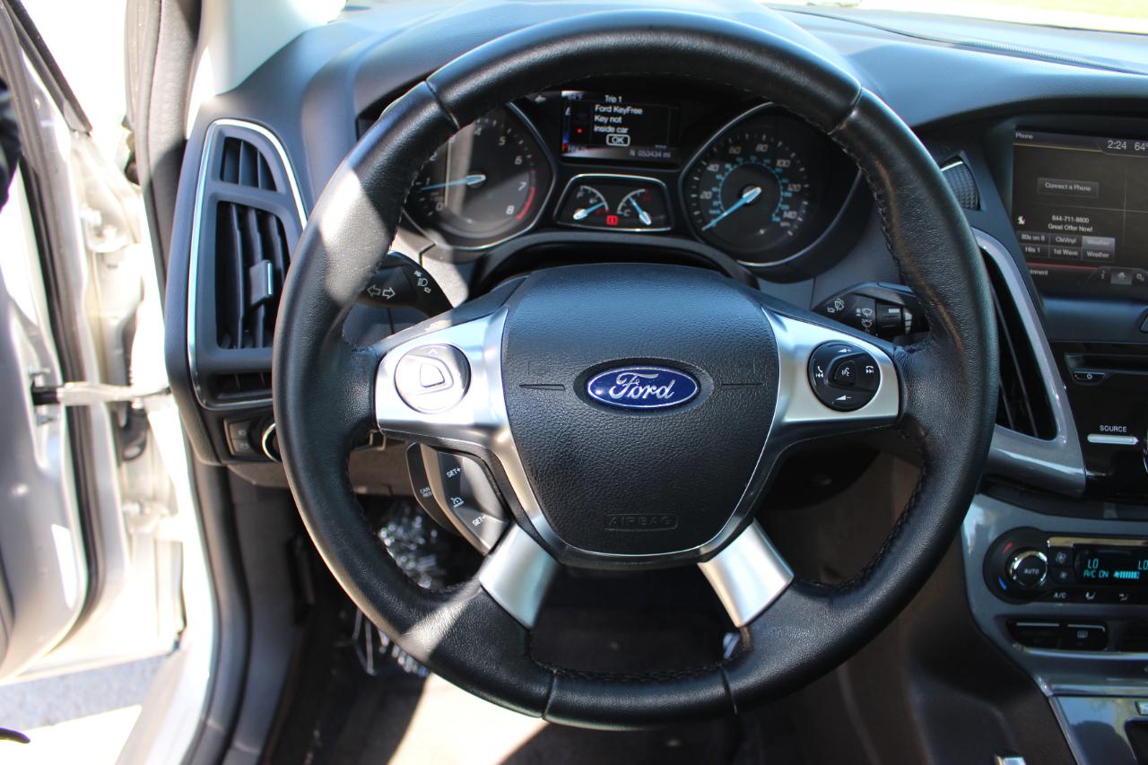 Ford Focus Titanium Sedan 2014