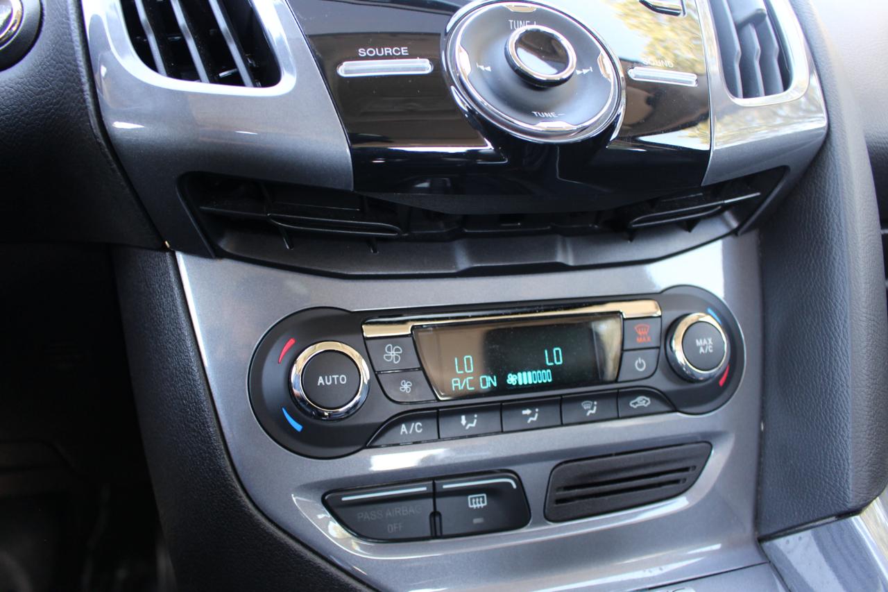 Ford Focus Titanium Sedan 2014