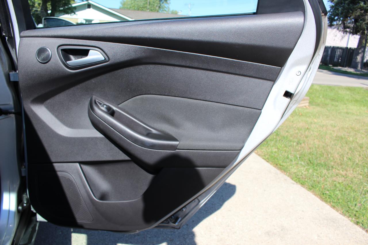 Ford Focus Titanium Sedan 2014