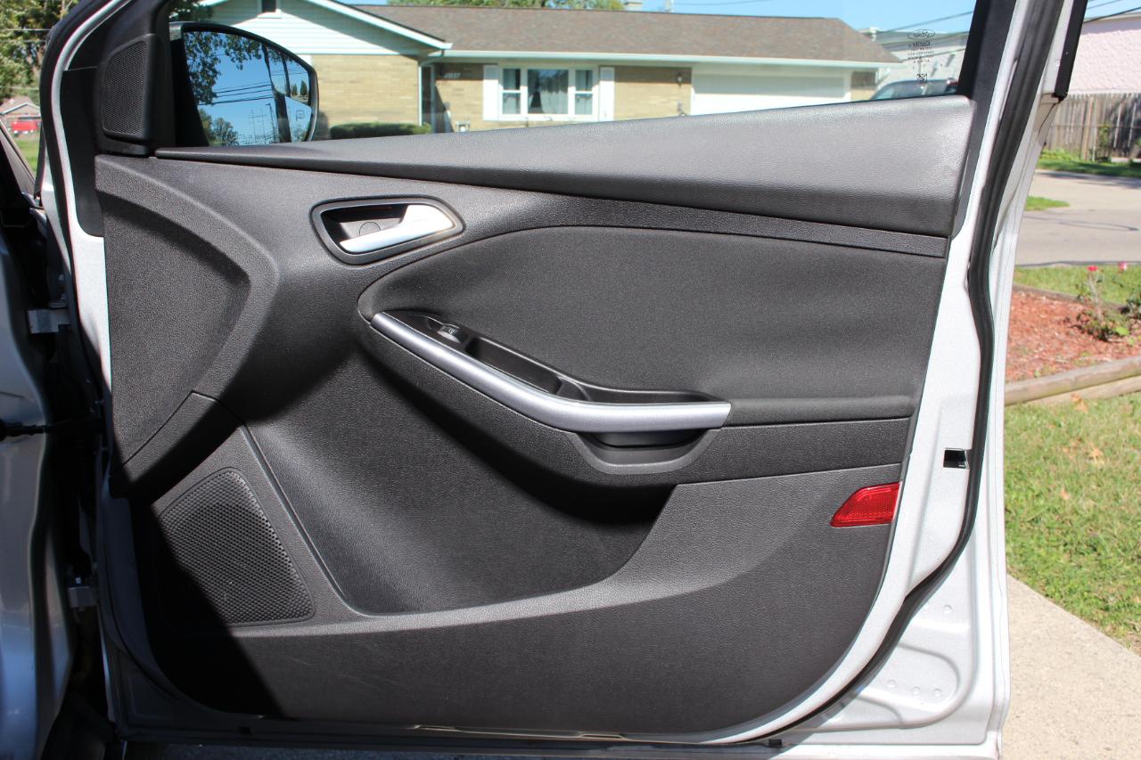 Ford Focus Titanium Sedan 2014