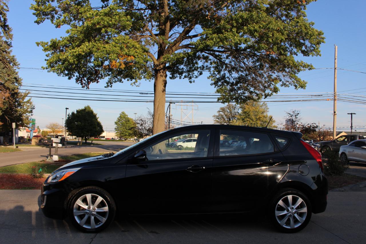 Hyundai Accent SE Hatchback Auto 2014