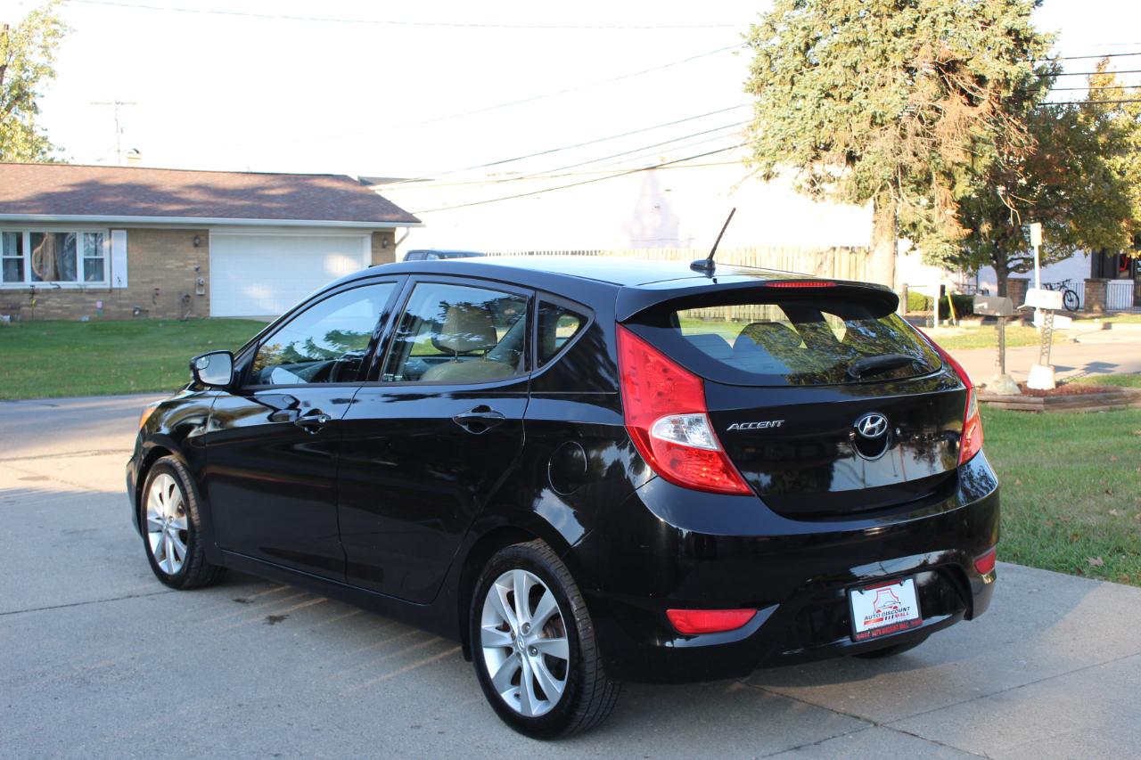 Hyundai Accent SE Hatchback Auto 2014