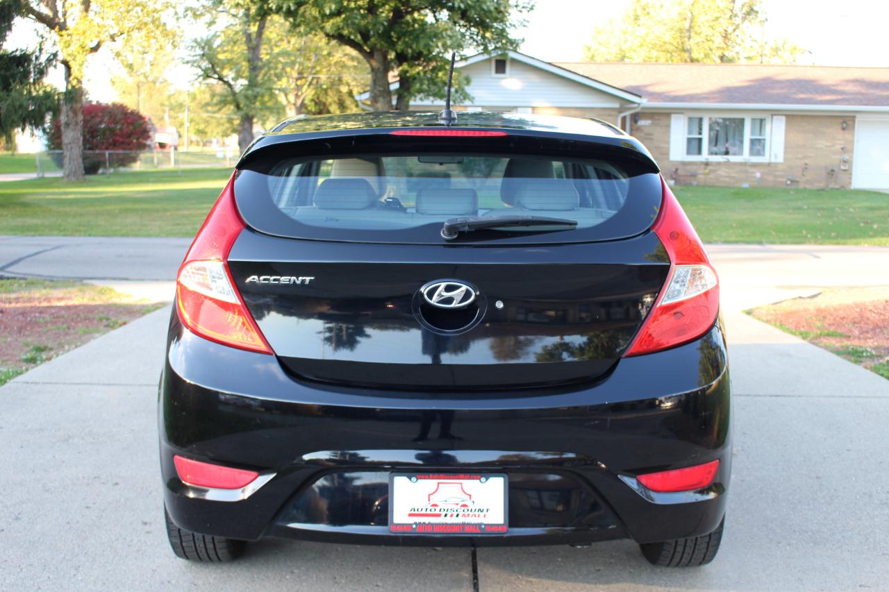 Hyundai Accent SE Hatchback Auto 2014