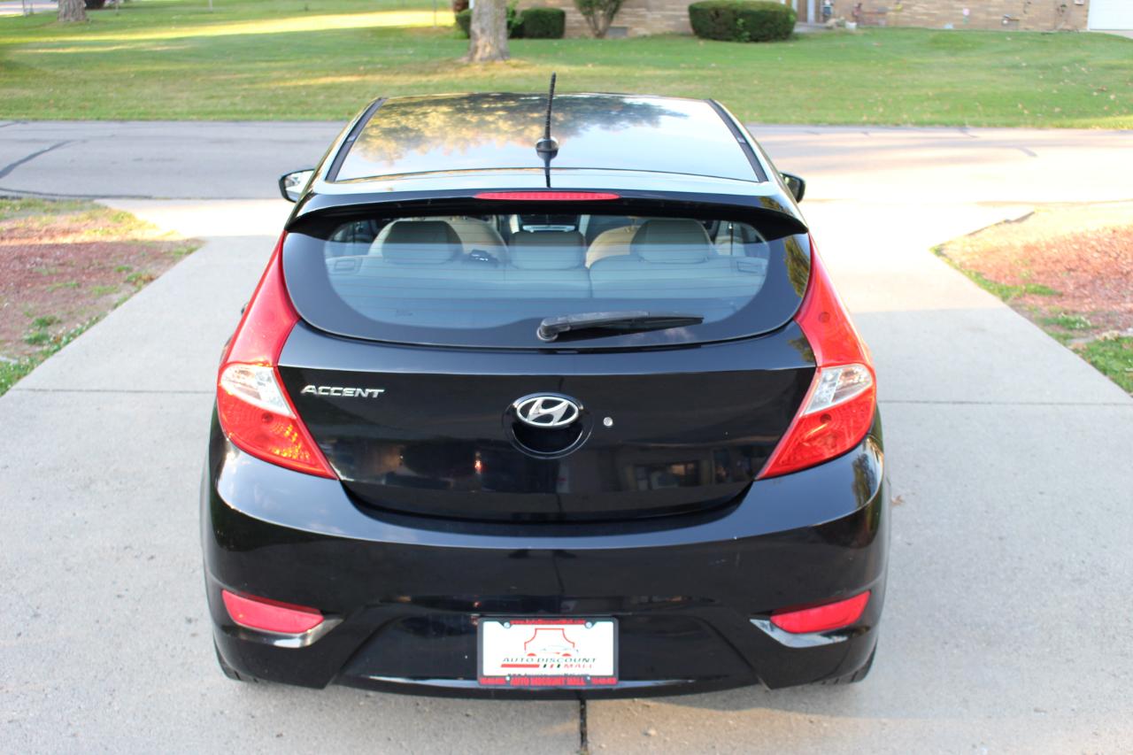 Hyundai Accent SE Hatchback Auto 2014