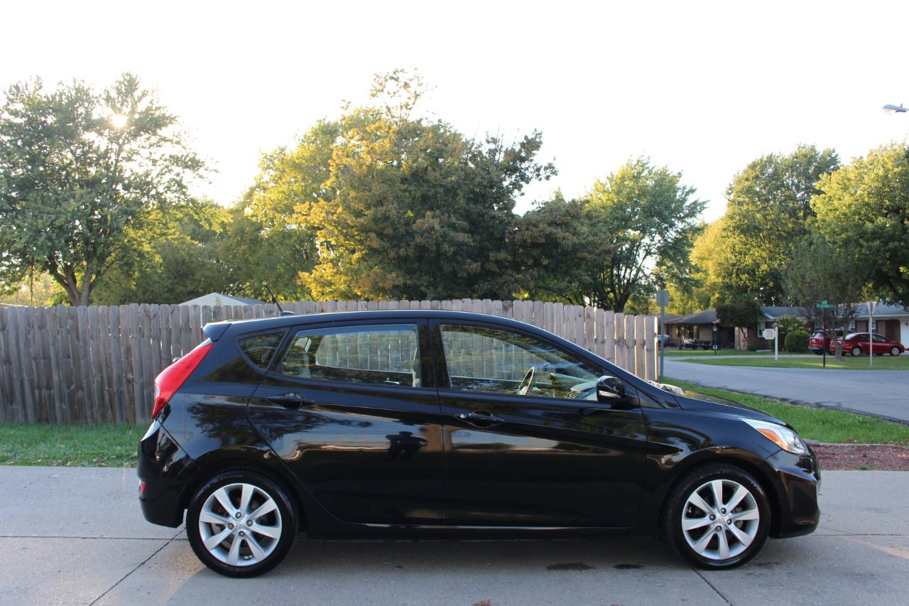 Hyundai Accent SE Hatchback Auto 2014