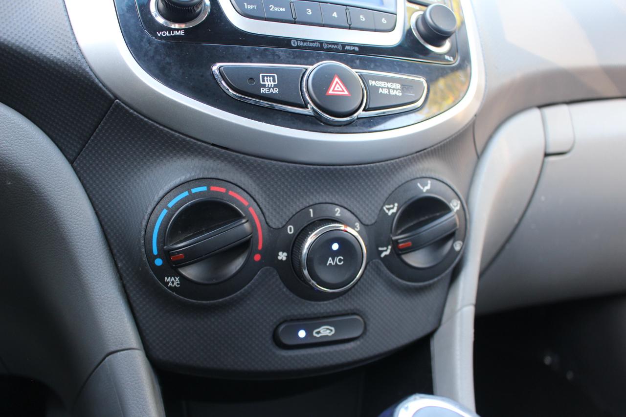 Hyundai Accent SE Hatchback Auto 2014