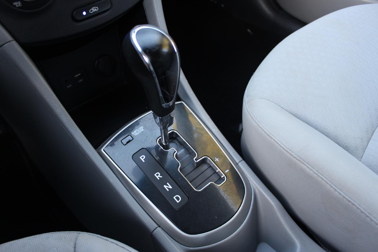 Hyundai Accent SE Hatchback Auto 2014