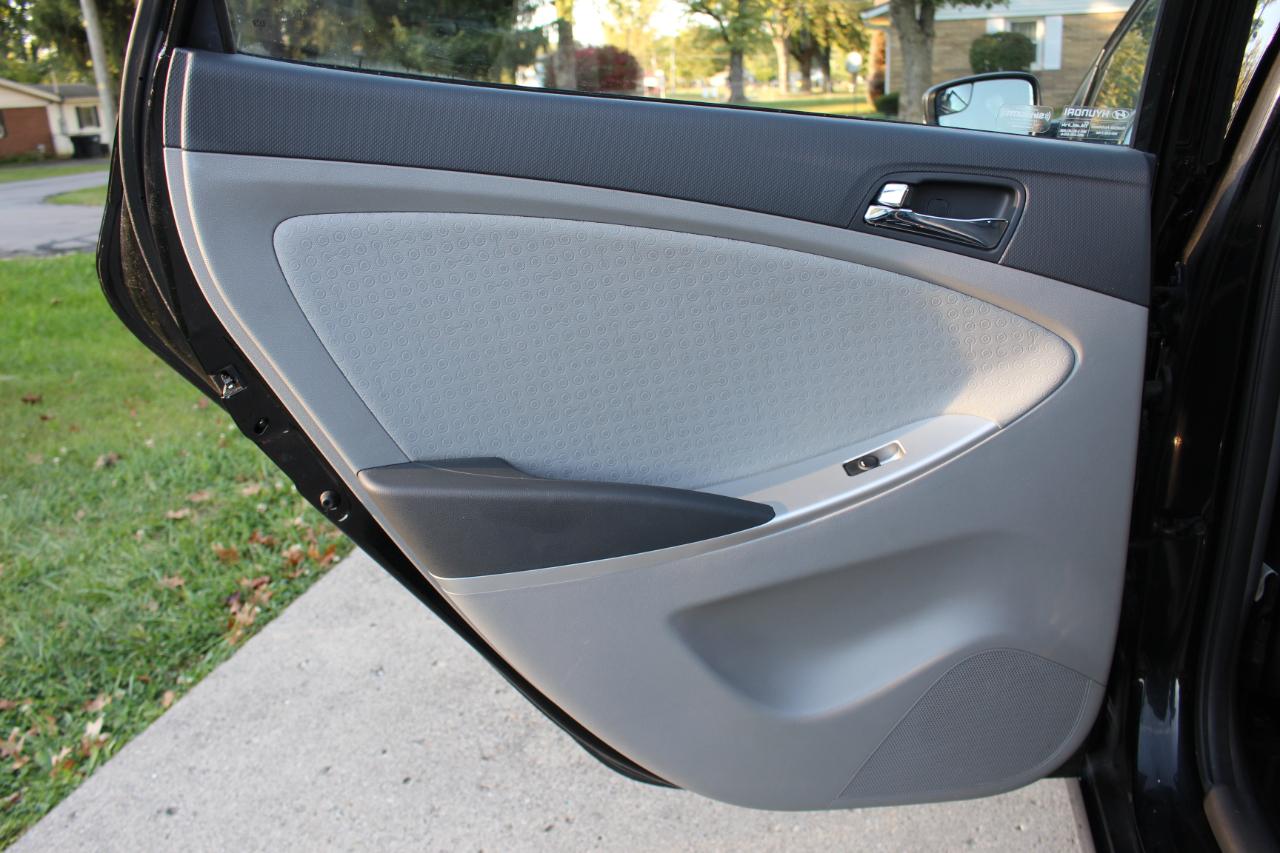 Hyundai Accent SE Hatchback Auto 2014