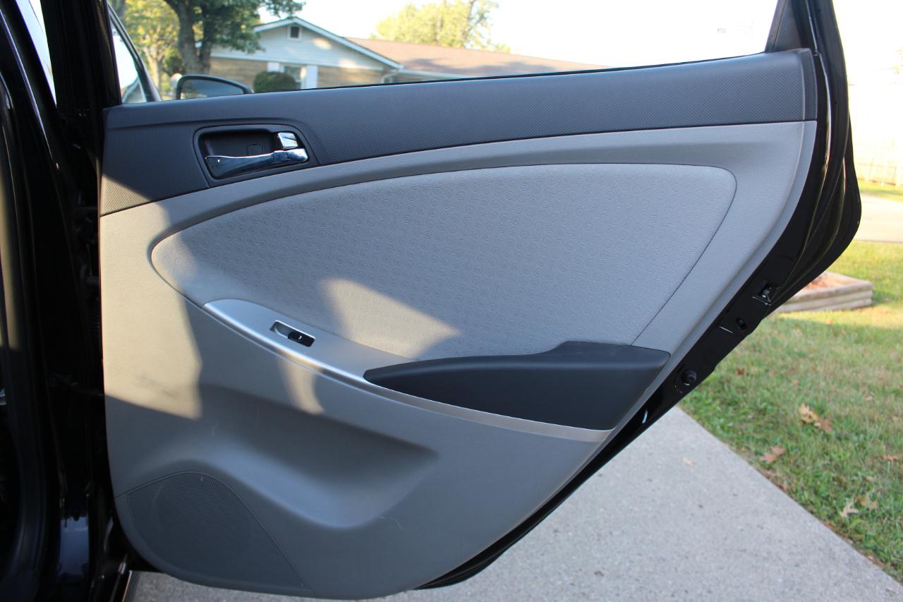 Hyundai Accent SE Hatchback Auto 2014