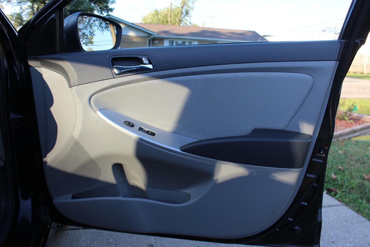 Hyundai Accent SE Hatchback Auto 2014