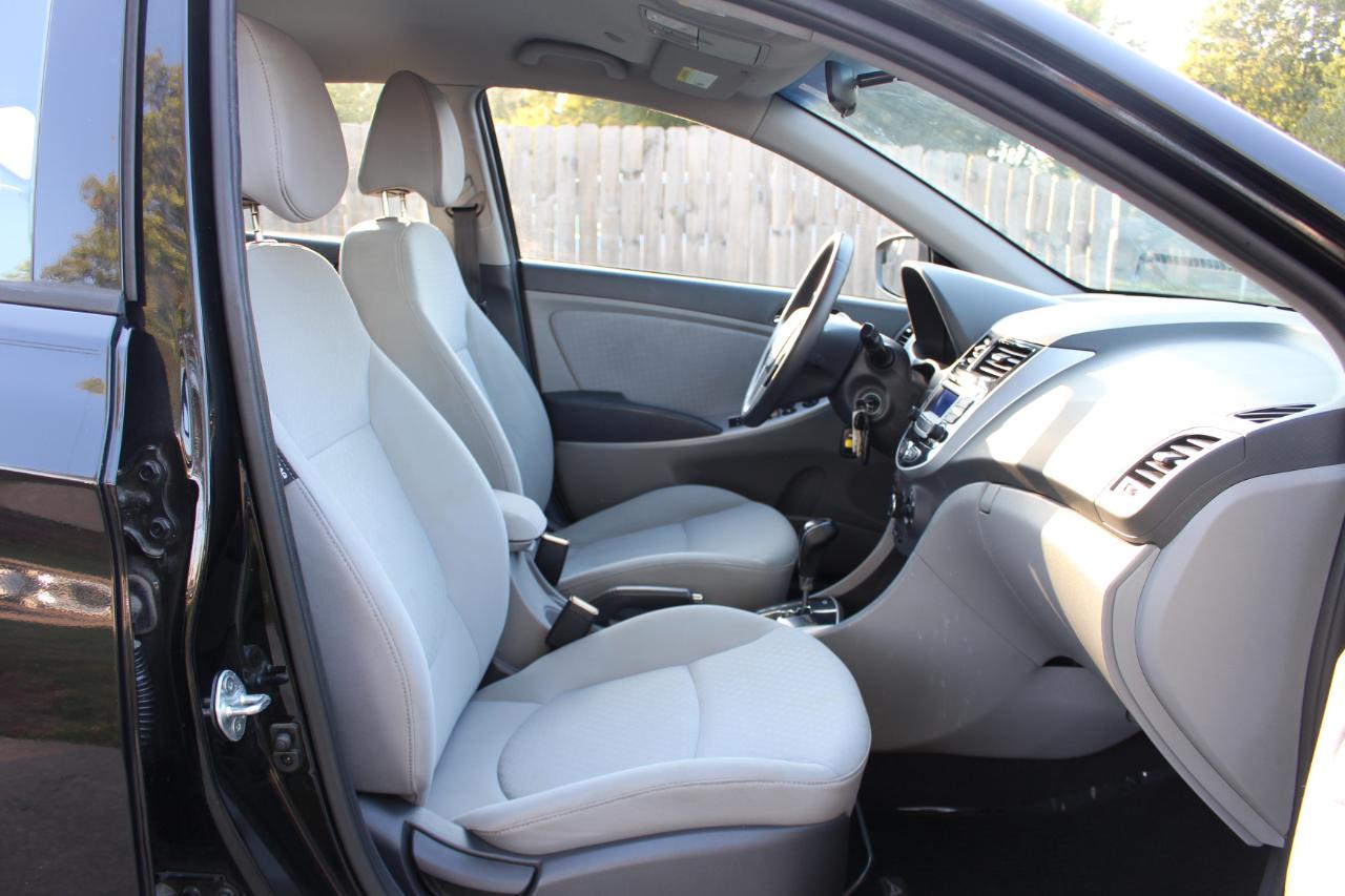 Hyundai Accent SE Hatchback Auto 2014
