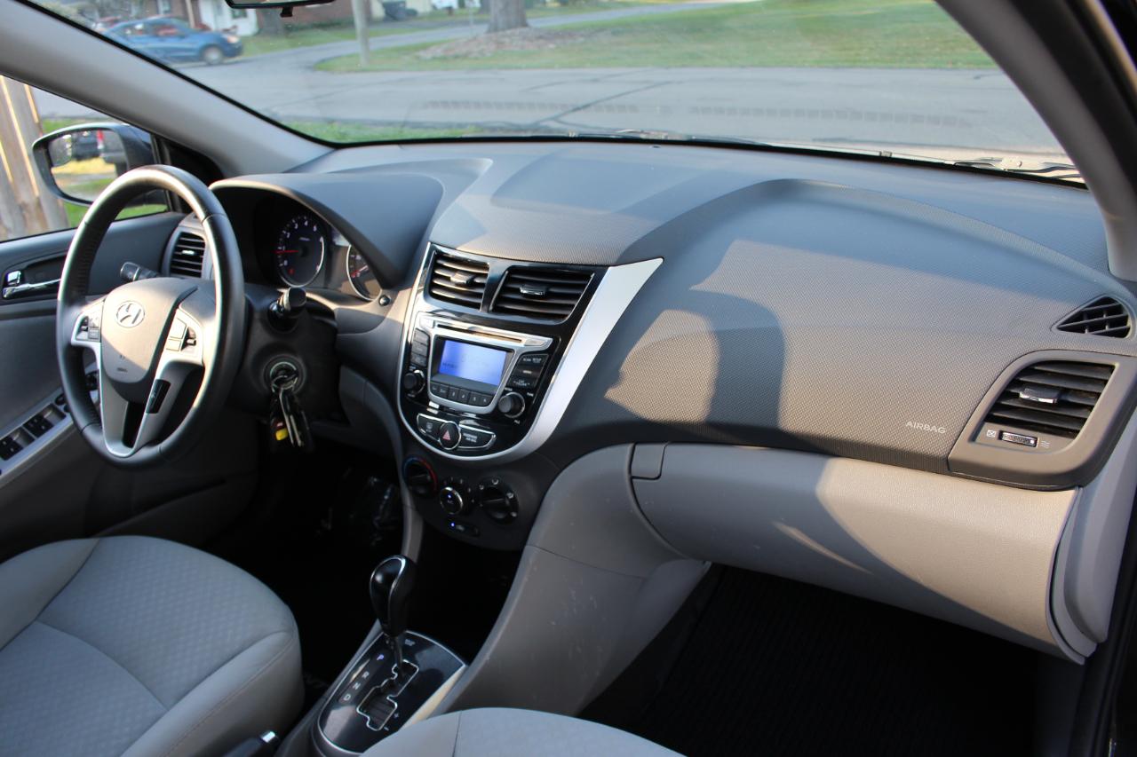 Hyundai Accent SE Hatchback Auto 2014