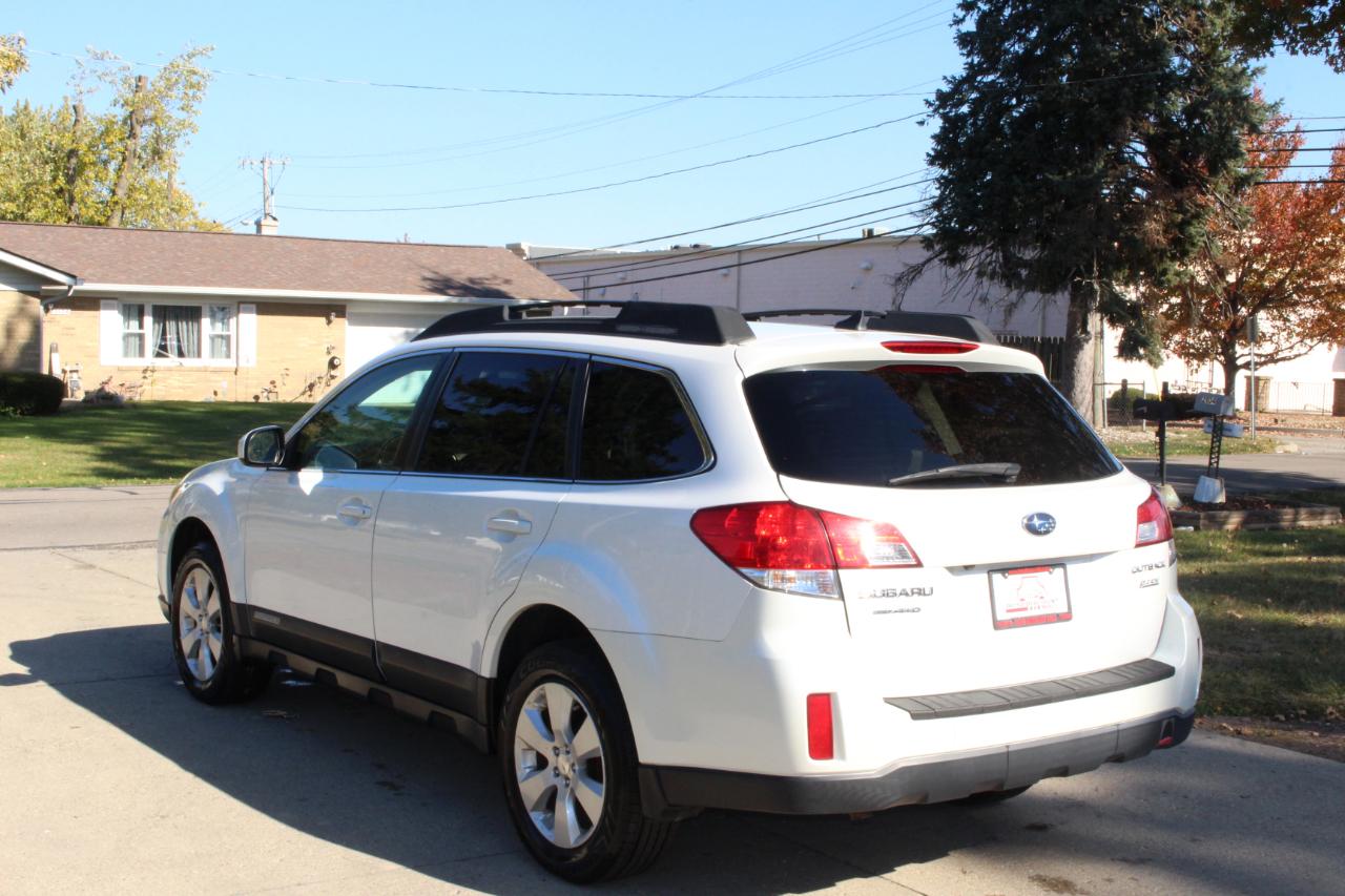 Subaru Outback 2.5i Limited 2011