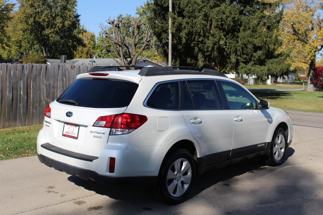Subaru Outback 2.5i Limited 2011