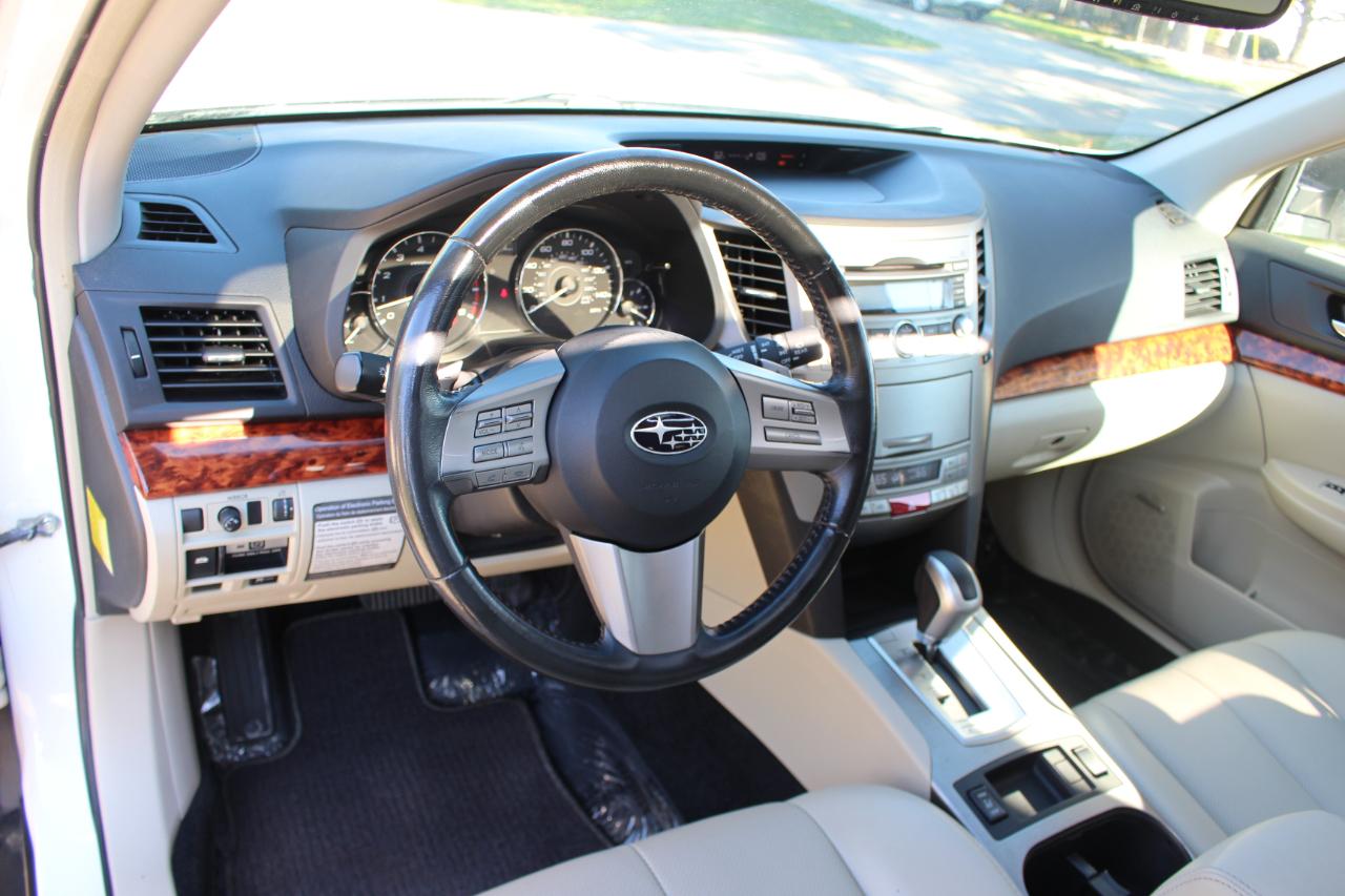 Subaru Outback 2.5i Limited 2011