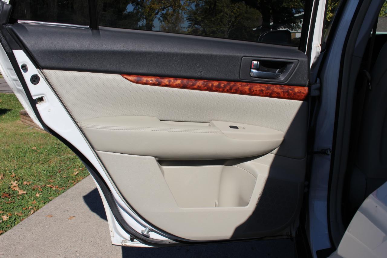 Subaru Outback 2.5i Limited 2011