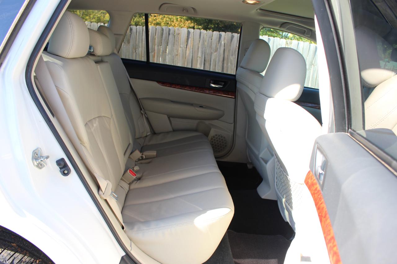 Subaru Outback 2.5i Limited 2011