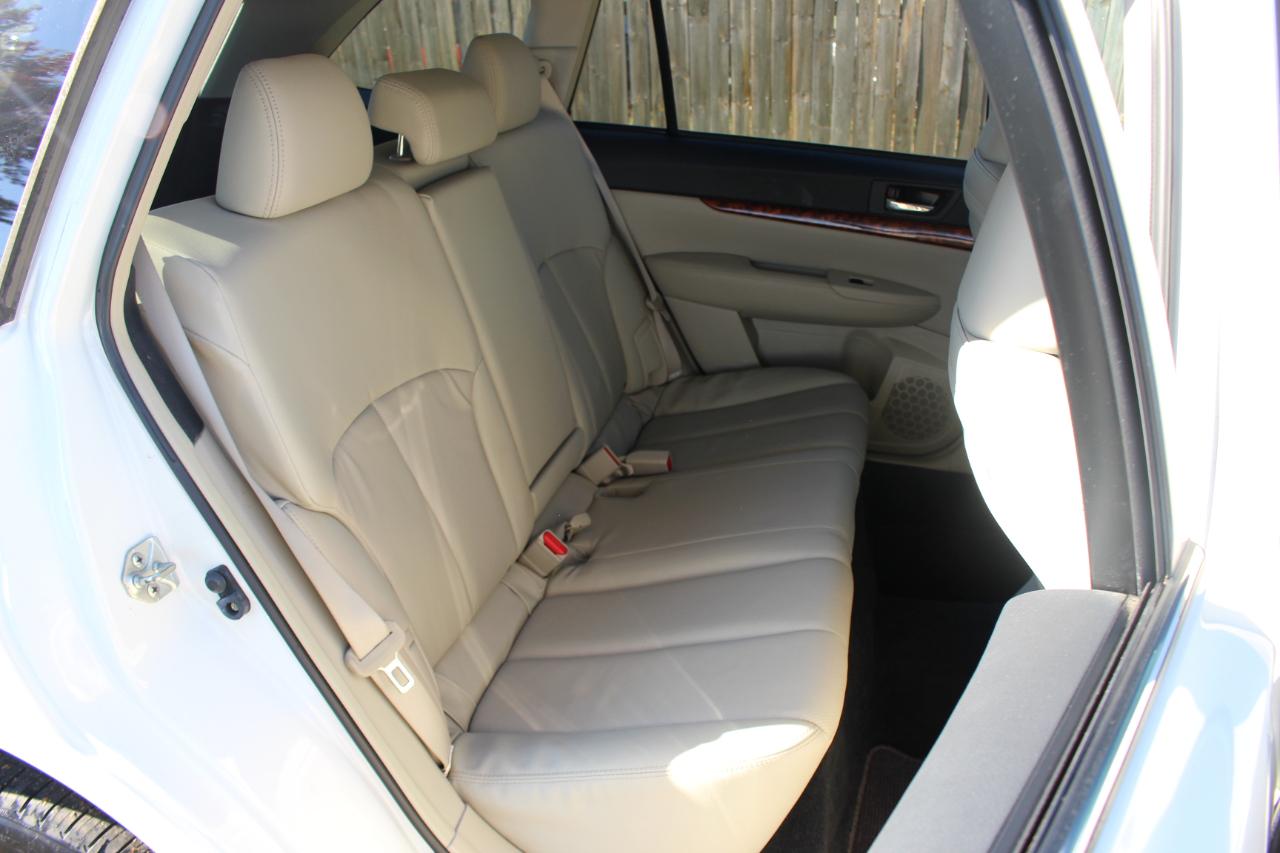 Subaru Outback 2.5i Limited 2011