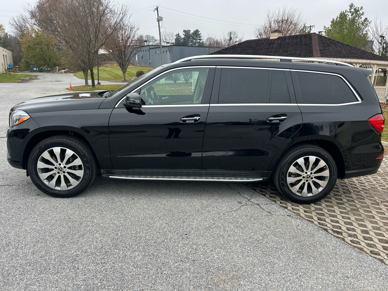 2019 Mercedes Benz GLS 450 4MATIC photo 4