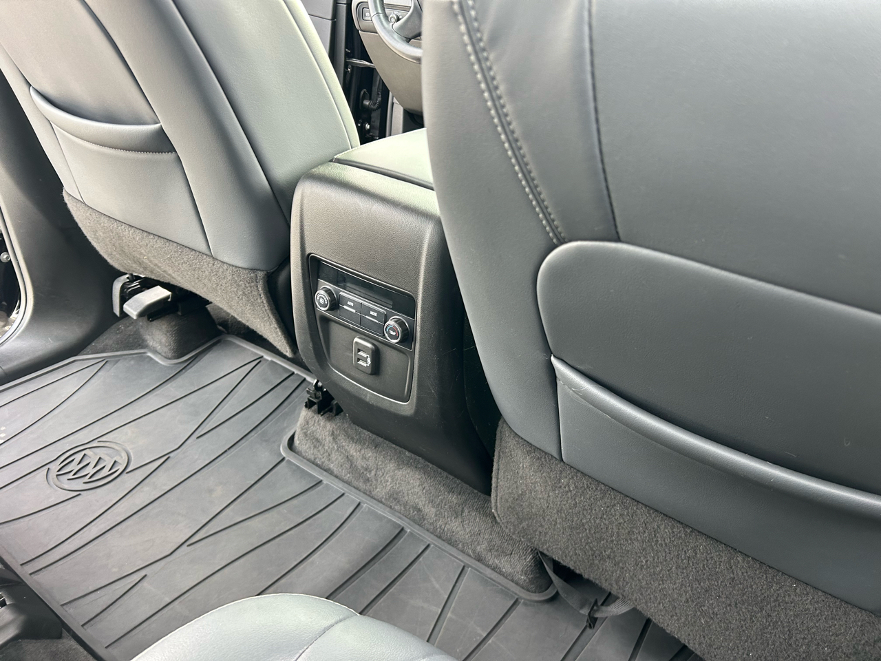 Buick Enclave AWD 4dr Essence 2020