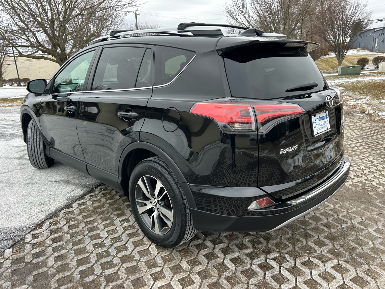 Toyota RAV4 XLE AWD (Natl) 2018