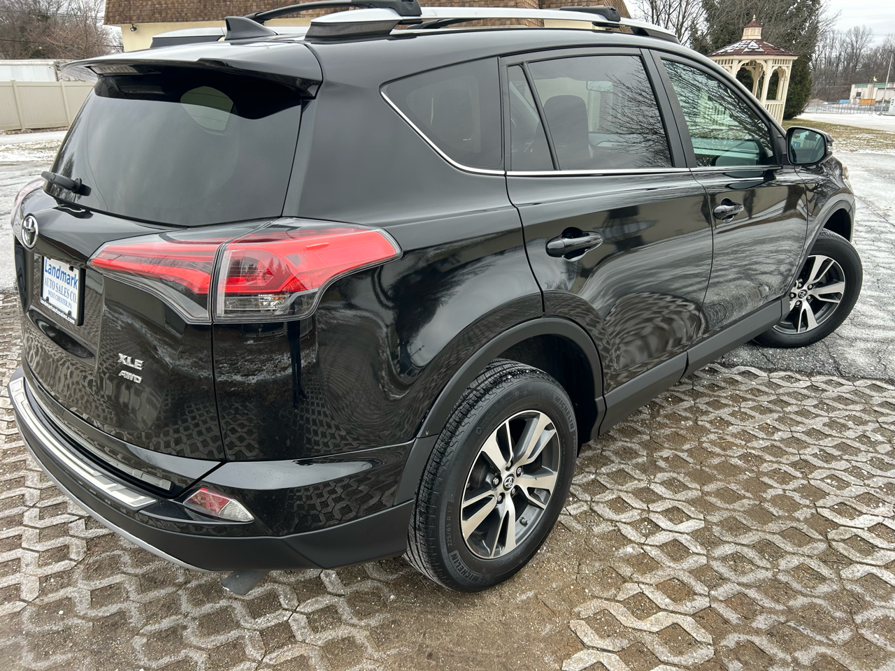 Toyota RAV4 XLE AWD (Natl) 2018